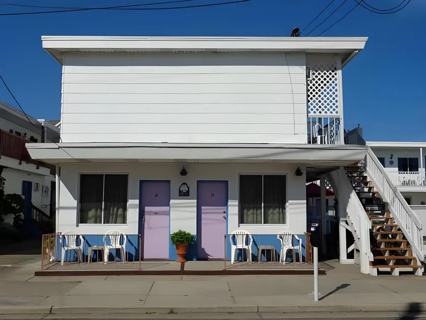 Fountain Motel - Image 1