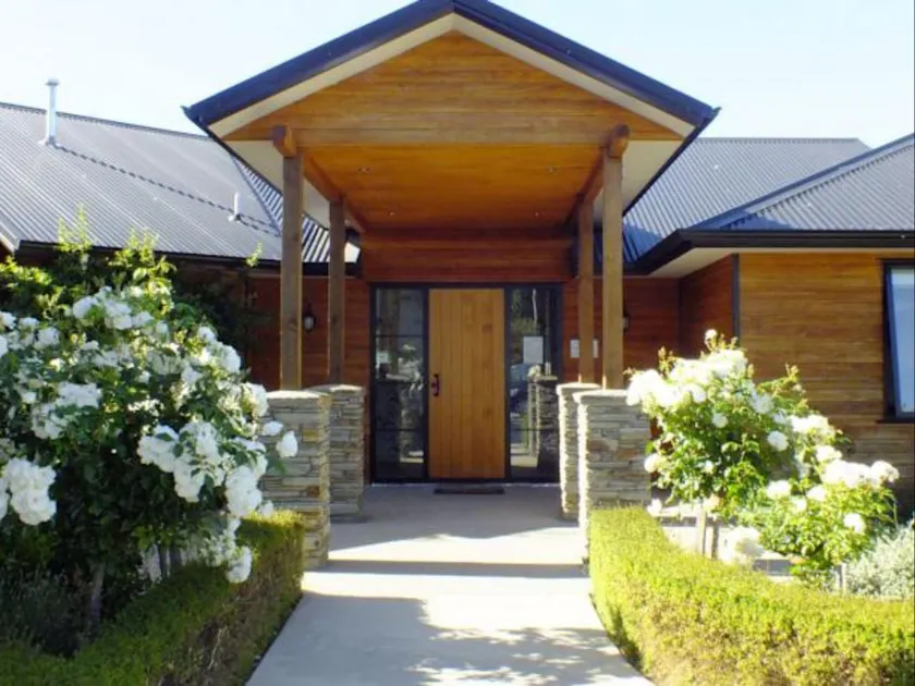 Wanaka Alpine Lodge - Image 1