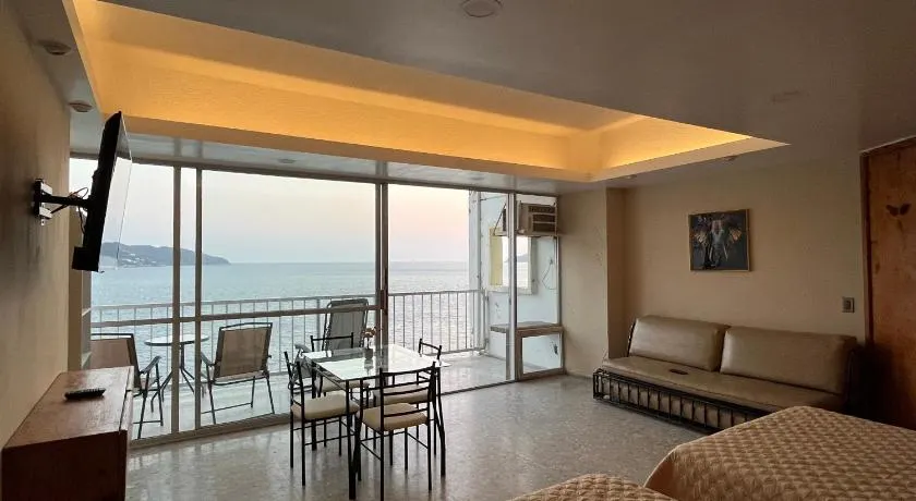 Torres Gemelas Suite VIP Frontal 607 - Image 1