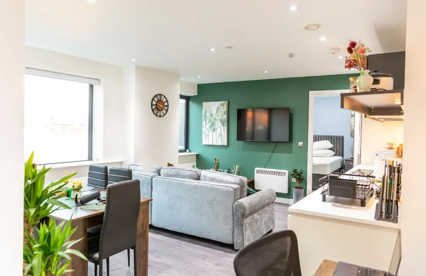Sweet Stay, 2 Bed Luxury Apartment close to Birmingham Central - Image 1