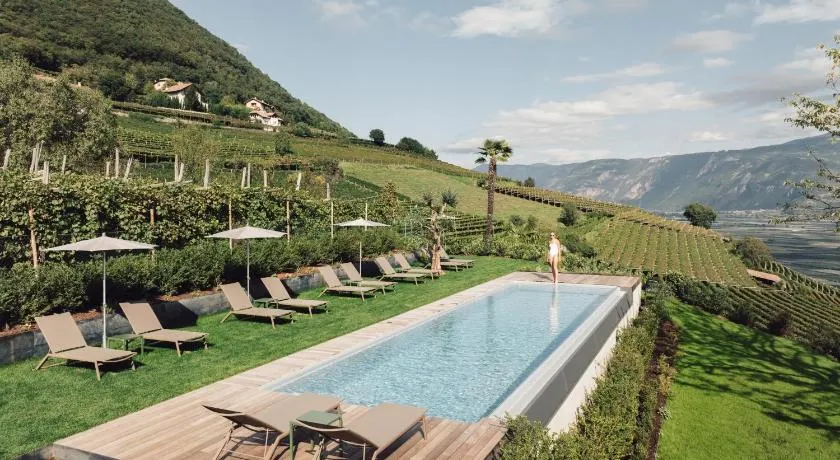 Pomella's Guesthouse - Image 1