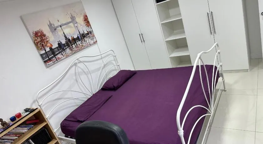 Separate One Bedroom Large Apartment in Slough - Image 1