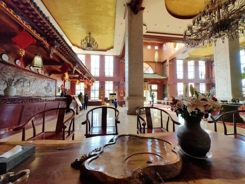 Yijia Hotel - Image 1