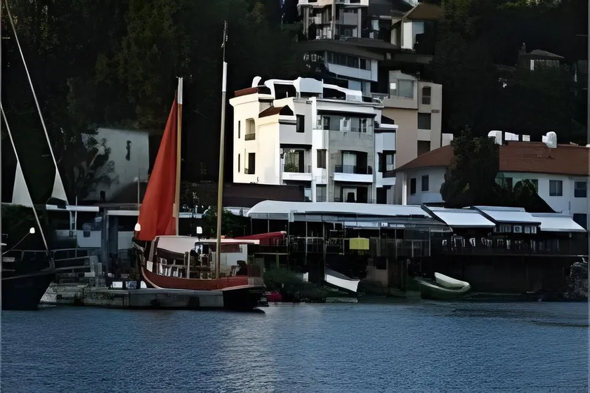 Selena Hotel - Image 1
