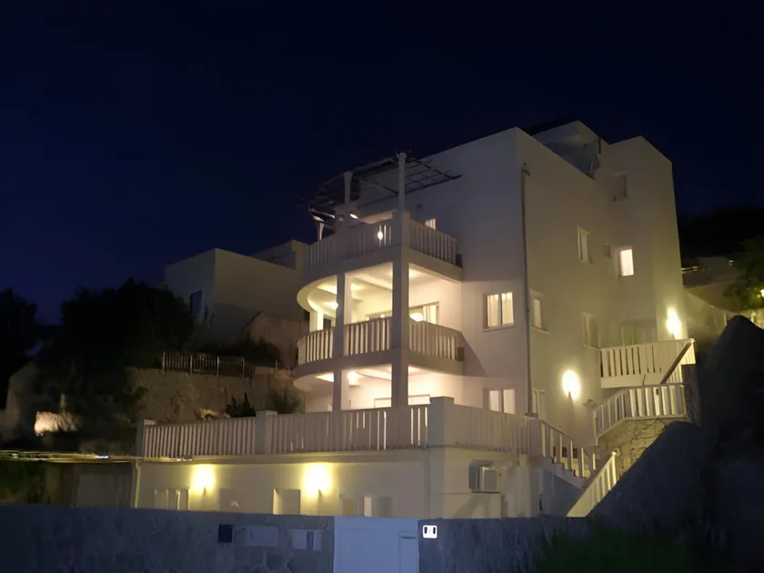 Villa Borna Apartments with Free Parking - Image 1