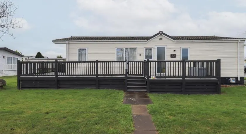 Lily's Lodge - Image 1