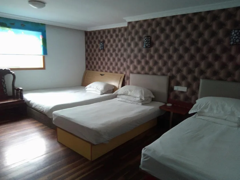 Fengtao Holiday Hotel - Image 1