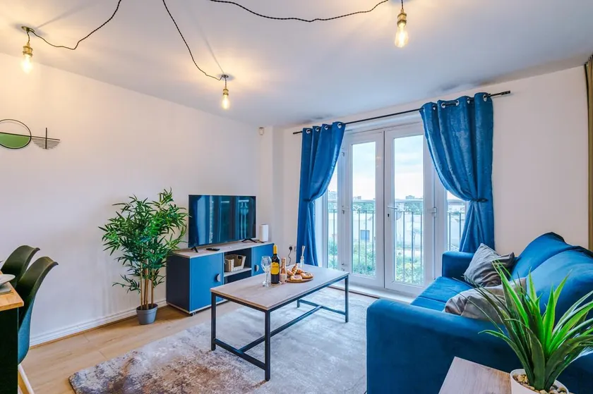 The Salford Luxe | Modern 2 Bed with City Views - Image 1