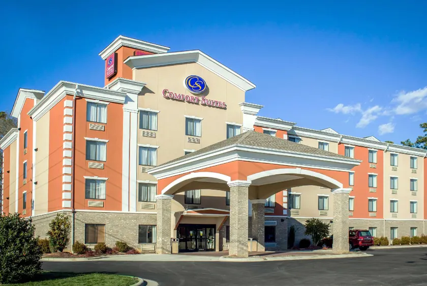Comfort Suites Sanford - Image 1