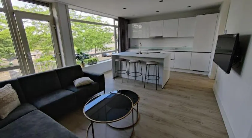 K50165 Modern apartment near the center and free parking - Image 1