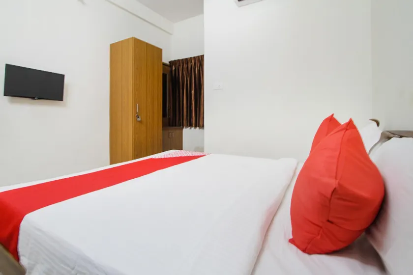OYO 71701 Shri Balaji Hotel And Lodging - Image 1