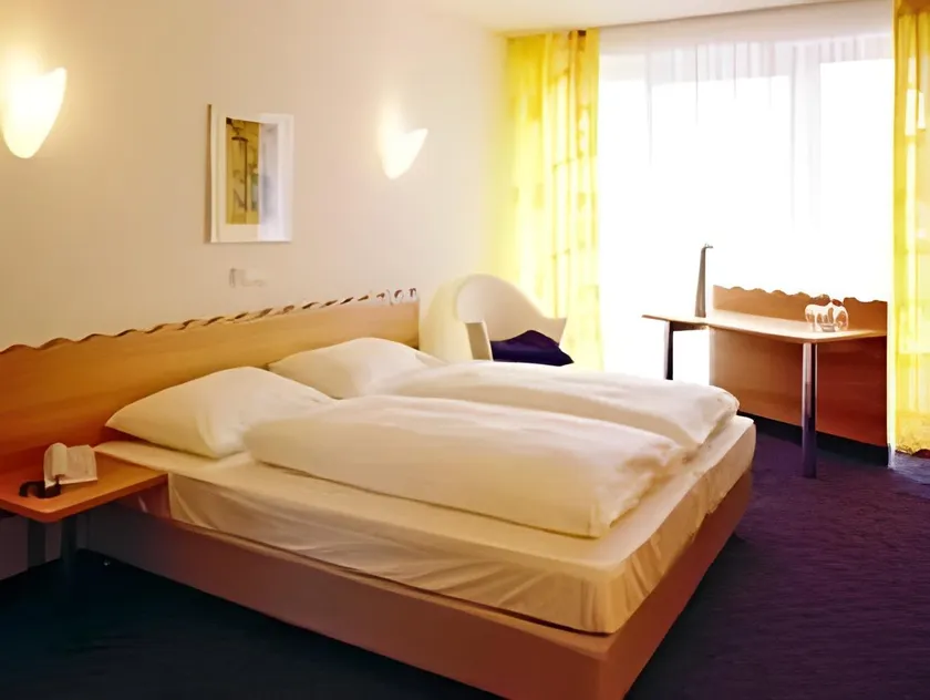 Hotel Ambiente - Image 1
