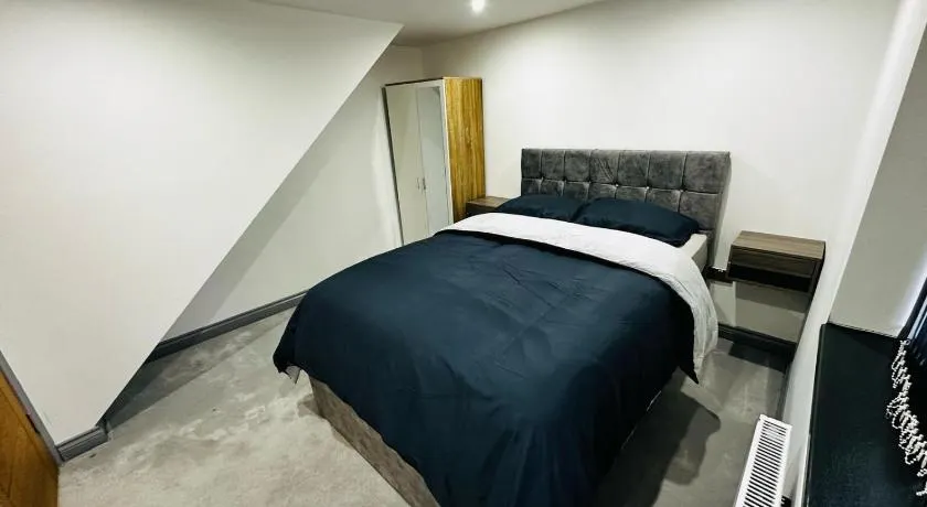 Britlodge Airport WS Home - Image 1