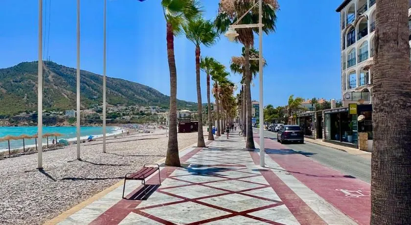 2 bedroom Albir apartment by the beach - Image 1