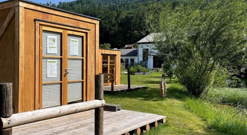 Habitación en casa de familia con terraza y jardín | Vistas al lago - Image 1