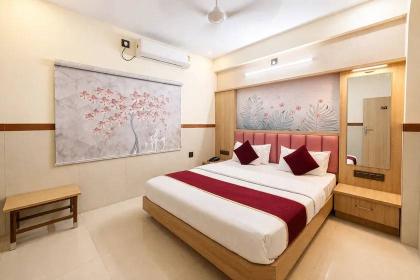 Hotel Shreenidhi Dwarka - Image 1