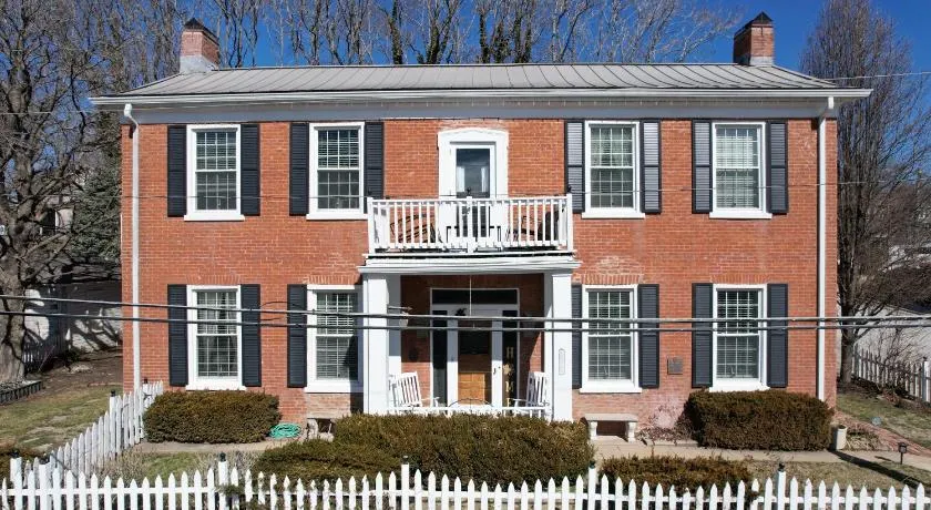 Hatchery House Bed & Breakfast - Image 1