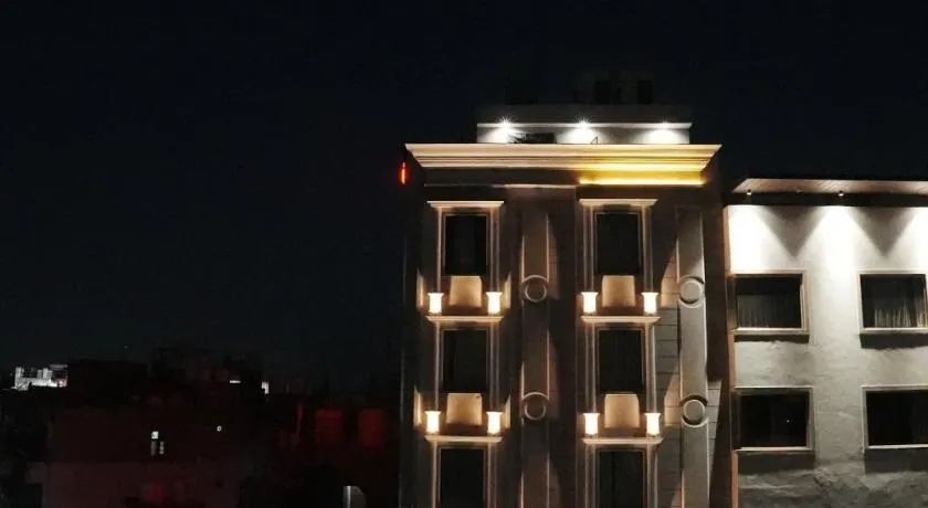 Hotel Moon Inn JUST 2 MIN WALK FROM GOLDEN TEMPLE & JALLIANWALA BAGH - Image 1