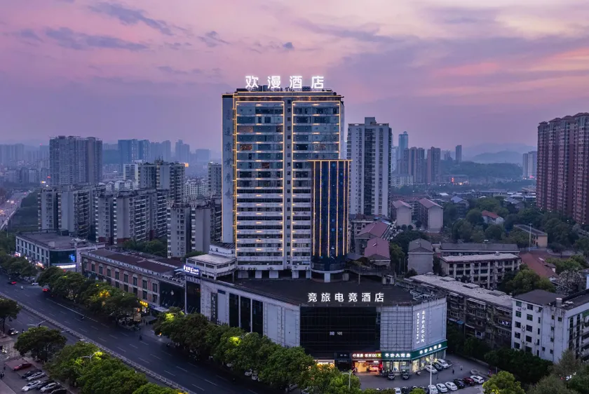 Huanman Hotel - Image 1