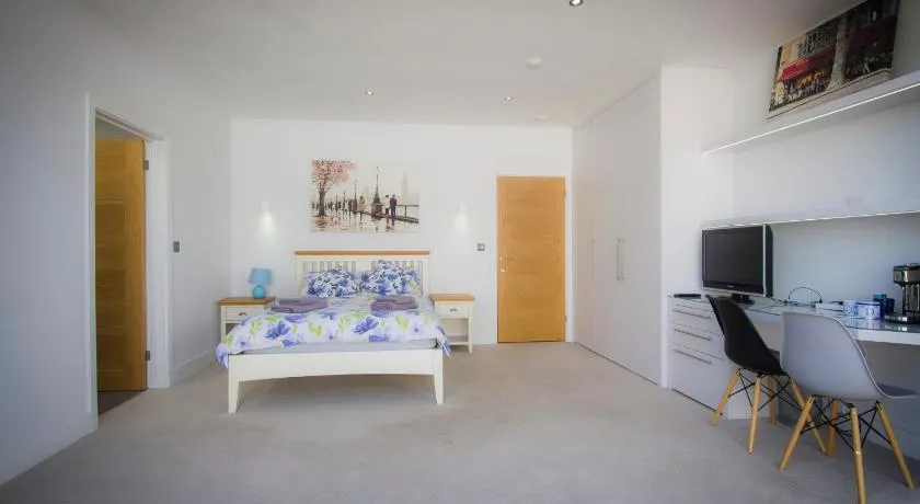 Allen Ridge - Image 1