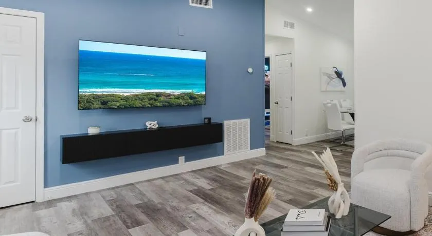 Three-Bedroom Villa with Private Jacuzzi and Game Room - Near Atlantic Ave - Image 1