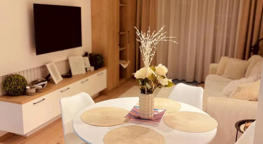 Capri Belvárosi Apartman kerttel - Image 1