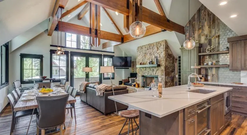 Walk to the slopes! Completely remodeled with 5-star finishes and private hot tub! - Image 1