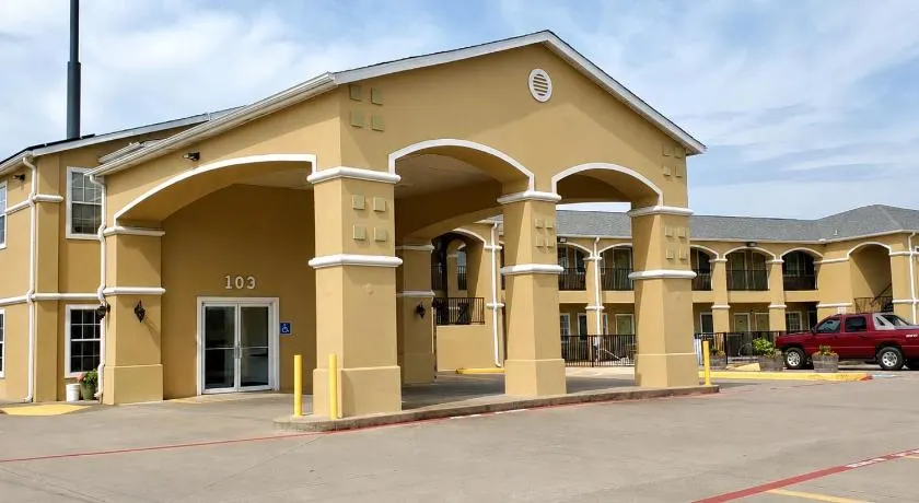 Scottish Inns & Suites Forney - Image 1