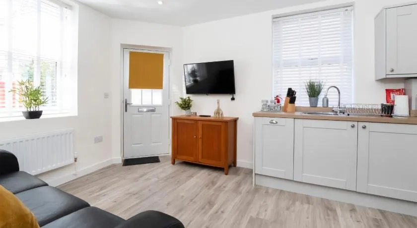 Livingstone street Apartments with Free Parking - Image 1