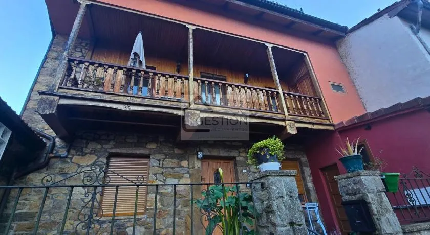 La Casona y El Apartamento De La Foz - Image 1