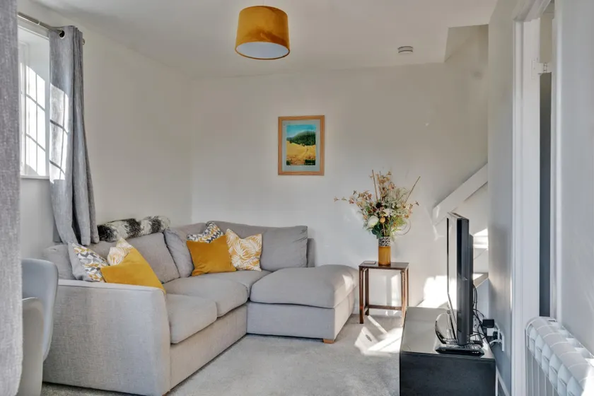NEW Sleek & Spacious 1BD House with Garden Horsham - Image 1