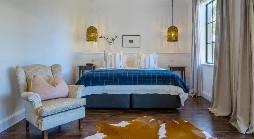 MAIN STREET RETREAT - King BRs, Comp Minibar, Breakfast Prov, Fireplaces - Image 1