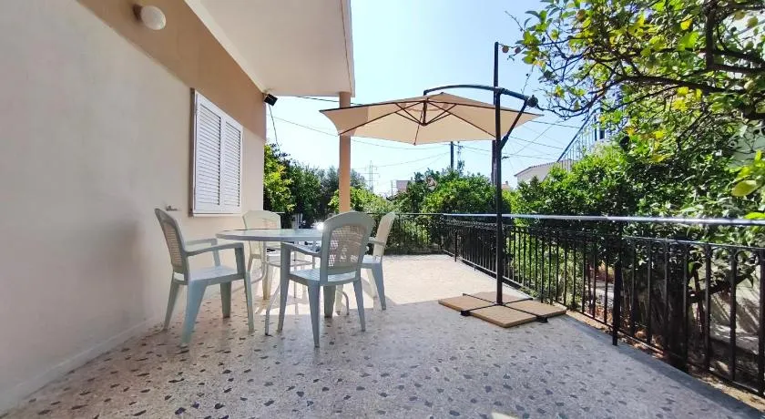 Iris Home - Image 1