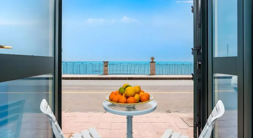 Casa Mare Sea View - Image 1