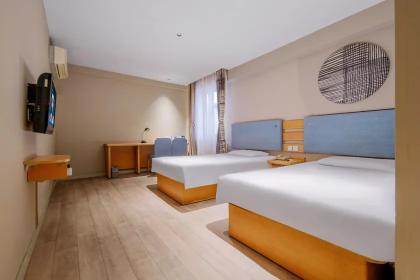 Home Inn Baoding Railway Station East Square Jianhua Street - Image 1