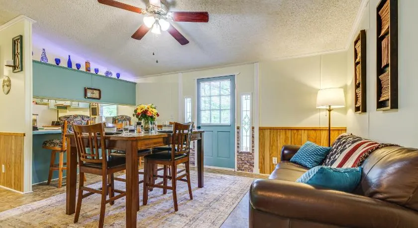 4 Mi to Bennett Spring SP: Dog-friendly Home! - Image 1