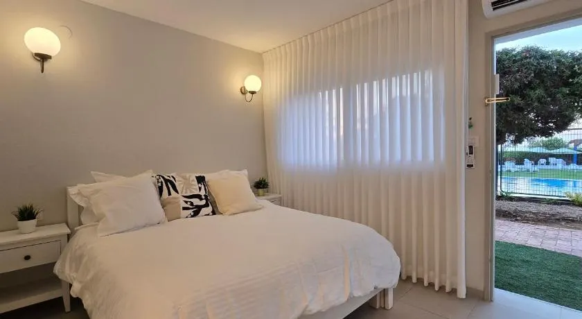 GoldSea - Boutique Seafront Studio - Image 1