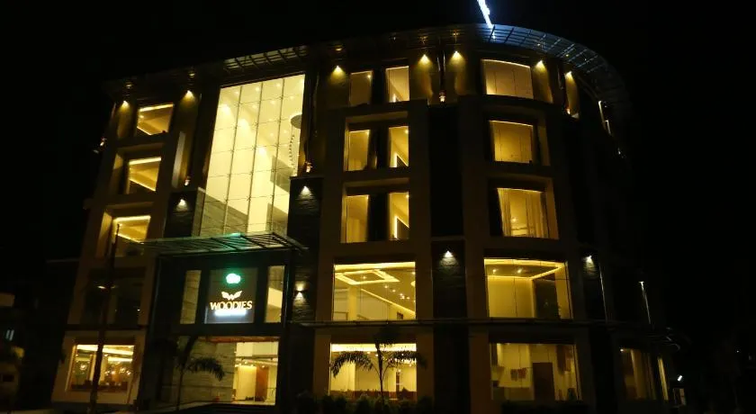 Woodies Bleisure Hotel - Image 1