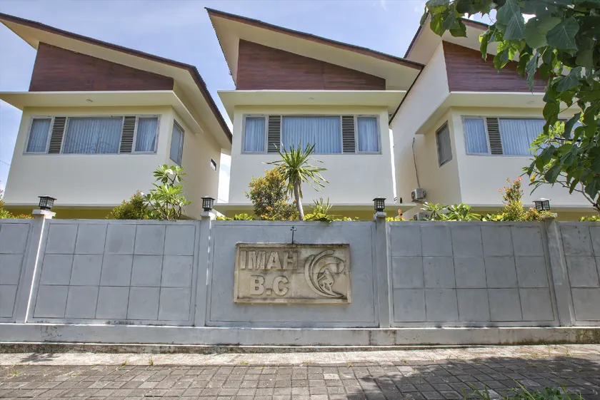 ImahBC Surfcamp - Image 1