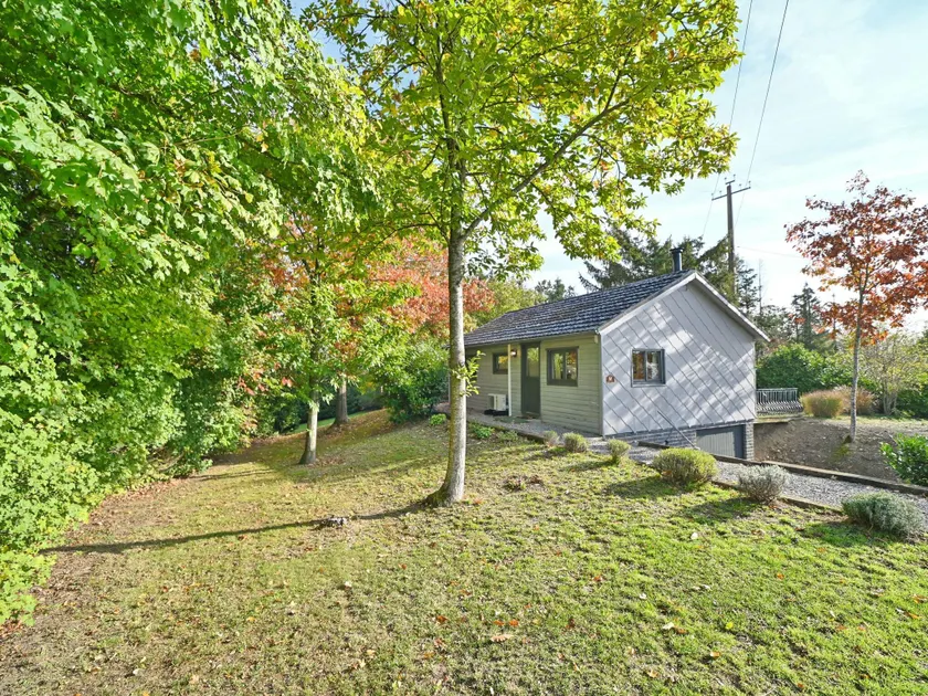 Beautiful chalet for 4 pax quietly located with a beautifully landscaped garden - Image 1