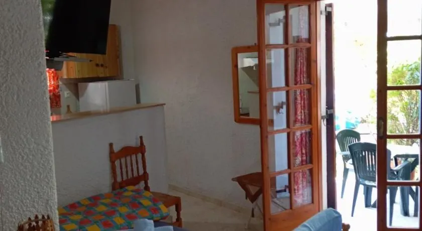 Akrata Golden Beach House - Image 1