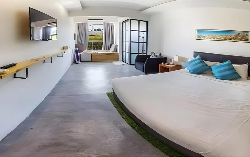 Roomies Suites - Image 1