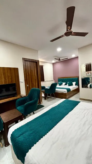 Hotel Triyugi - Image 1
