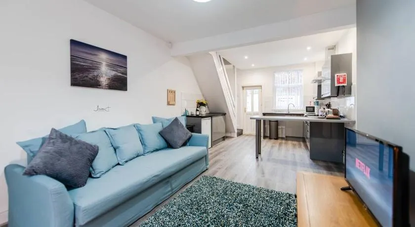 Liverpool Harrow Road Sleeps 6- Infinity Apartment - Image 1