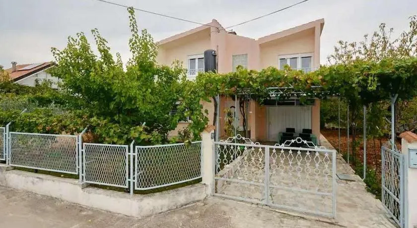 Casa de vacaciones con aparcamiento Kastel Stafilic, Kastela (K-23408) - Image 1