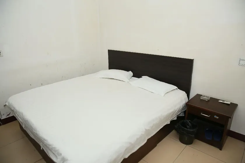 Zhongxin Business Hotel - Image 1