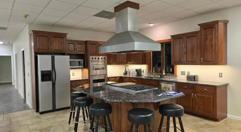 Spooky Nook Bed and Breakfast - Image 1