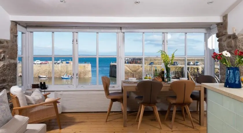Tides Reach - Free WiFi - Harbourside - Wood Burner - Coffee Machine - Image 1