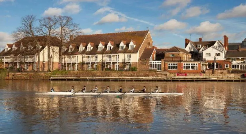 London Thames Lodge by Palette Resorts - Image 1