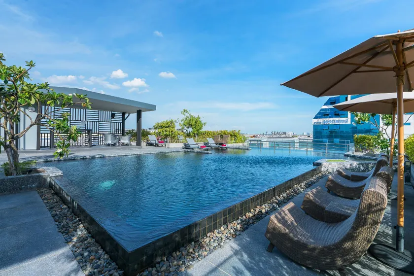 De Botan Srinakarin Hotel & Residence - Image 1